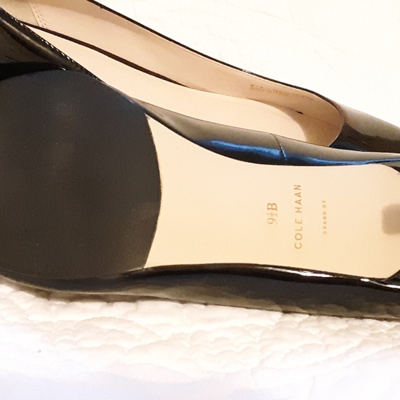 Size 9.5 B Cole Haan Grand OS black patent kitten low heels 2 inch - Picture 3 of 7